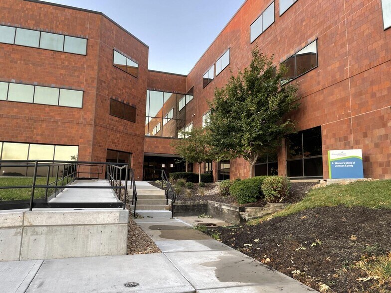 More Photos Of 8901 W 74th St, Merriam Medical For Lease