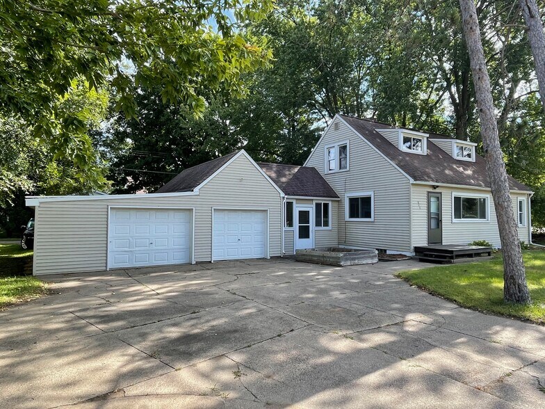 More Photos Of 844 Broadway St N, Menomonie Storefront Retail Residential For Sale