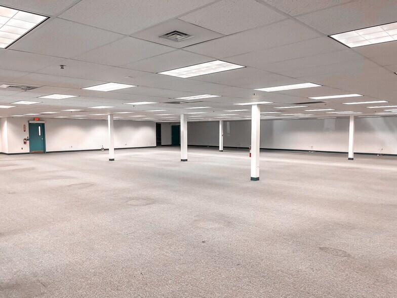 More Photos Of 2850-2860 Broadway St NE, Salem Medical For Lease