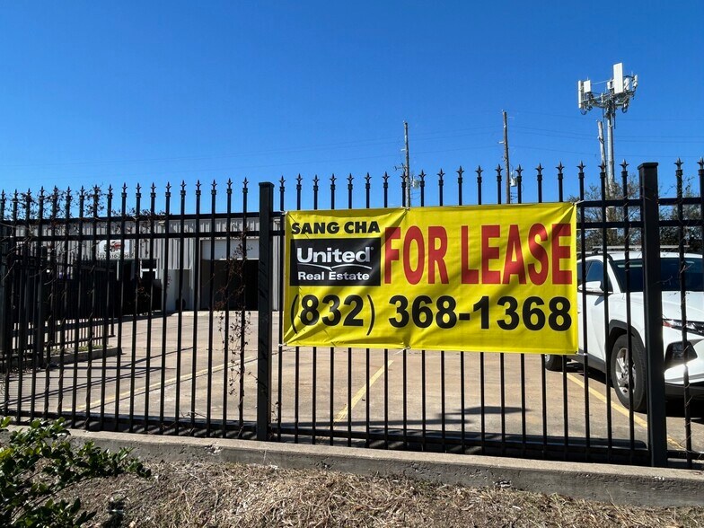 More Photos Of 4503 Gessner Rd, Houston Freestanding For Lease