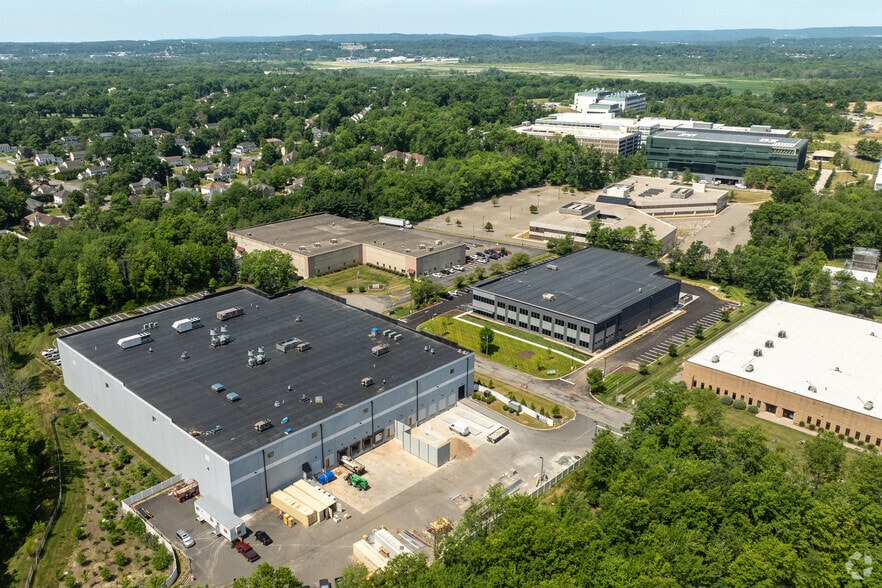 More Photos Of 31 Farinella Dr, East Hanover Warehouse For Lease