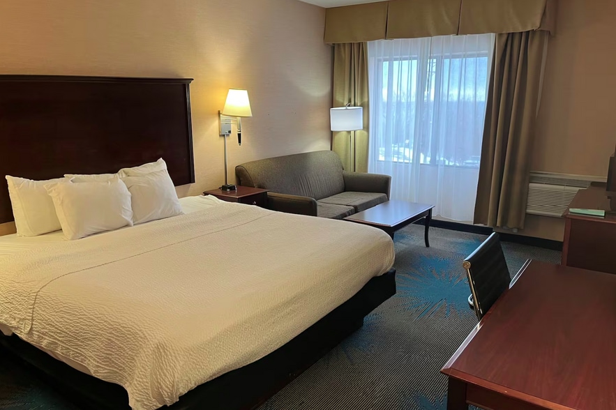 More Photos Of 2211 London Rd, Duluth Hotel For Sale