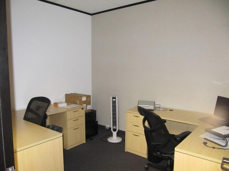 More Photos Of 3409 Executive Center Dr, Austin Unknown For Lease