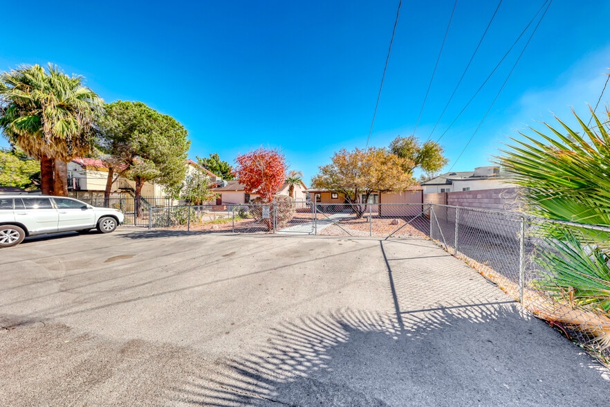 More Photos Of 610 S 8th St, Las Vegas Office For Lease