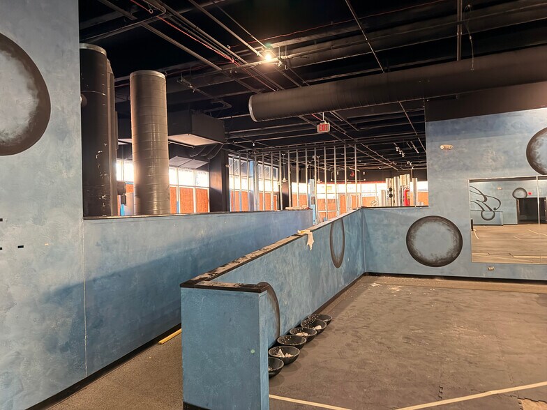 More Photos Of 1461 Market St, Des Plaines Parking Garage For Sale