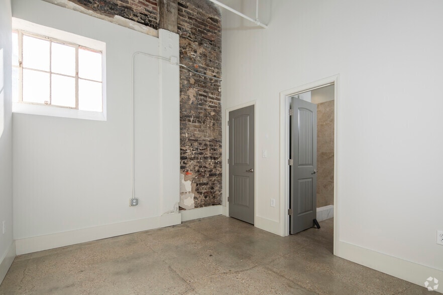 More Photos Of 111 19th St N, Birmingham Apartments For Sale