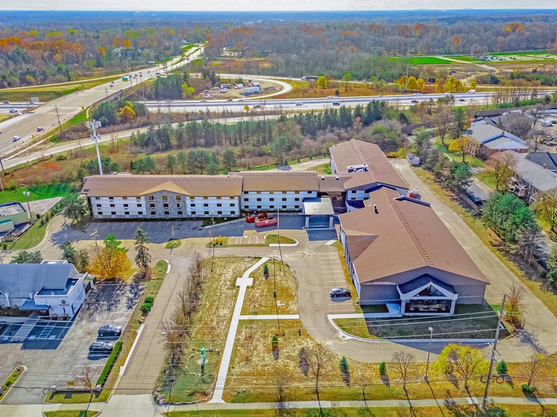 More Photos Of 31525 W 12 Mile Rd, Farmington Hills Hotel For Sale