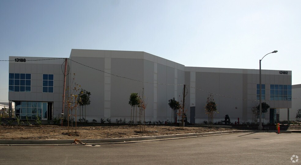 More Photos Of 13188 Flores St, Santa Fe Springs Warehouse For Lease