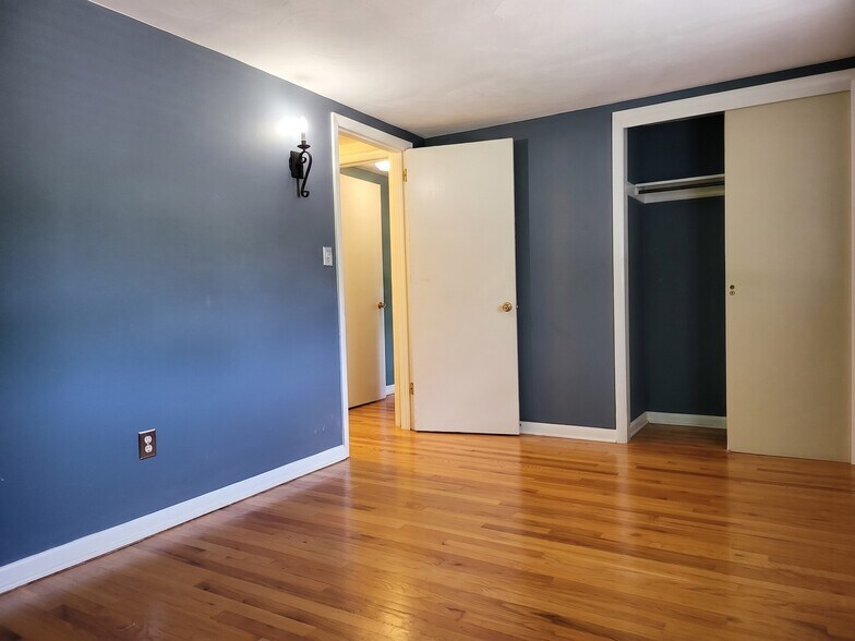 More Photos Of 5104 Fairfield Rd, Fairfield Apartments For Sale