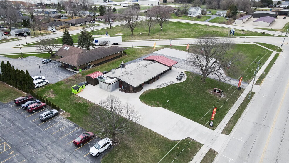 More Photos Of 707 W Park Ave, Kiel Restaurant For Sale