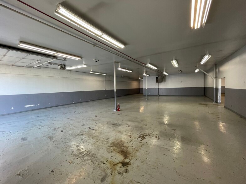 More Photos Of 419-423 Mannheim Rd, Bellwood Warehouse For Sale
