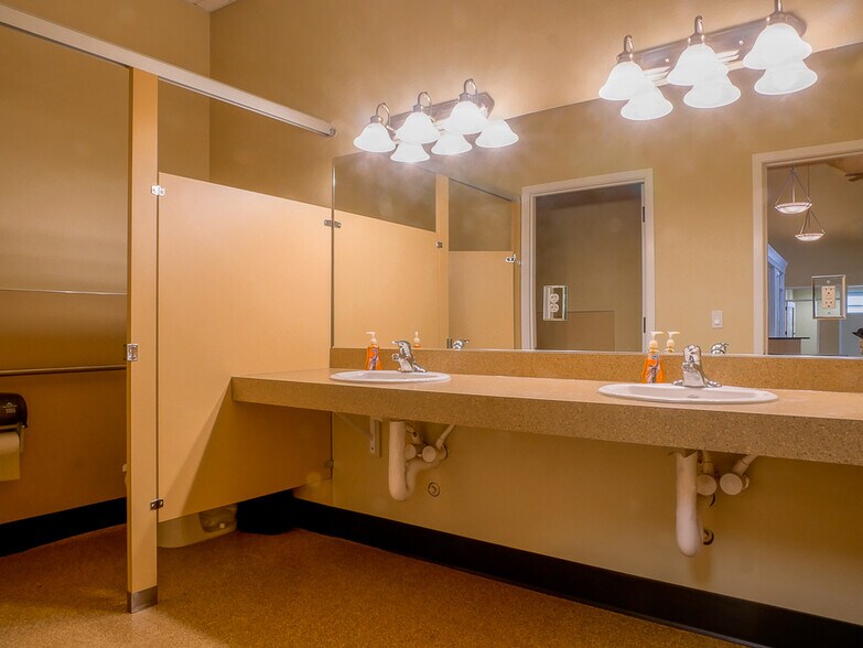 More Photos Of 1605 N Coast Hwy, Newport Office For Lease