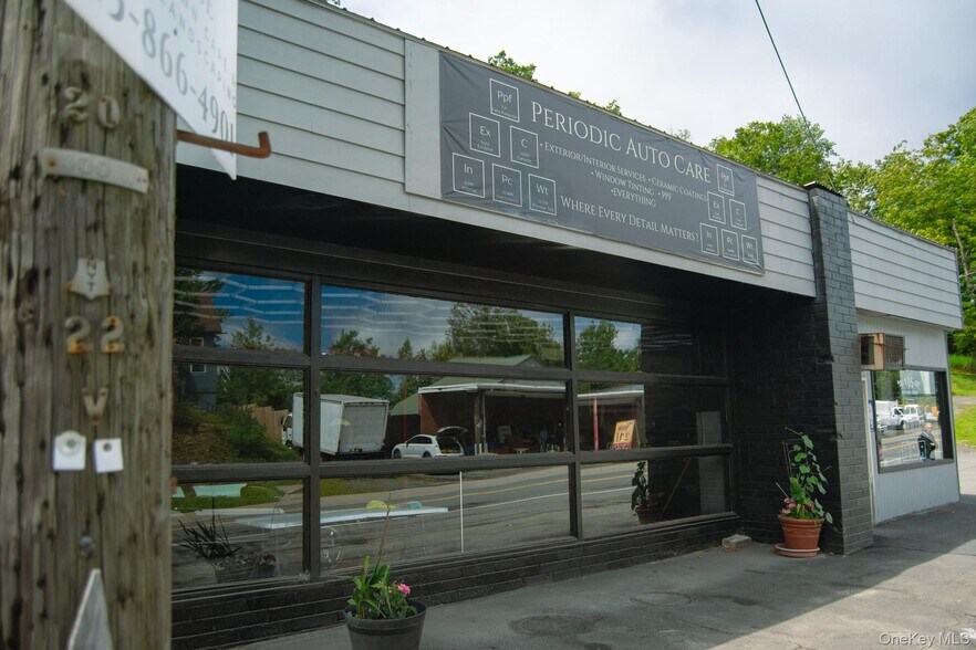 Primary Photo Of 107 Jefferson St, Monticello Storefront Retail Residential For Sale