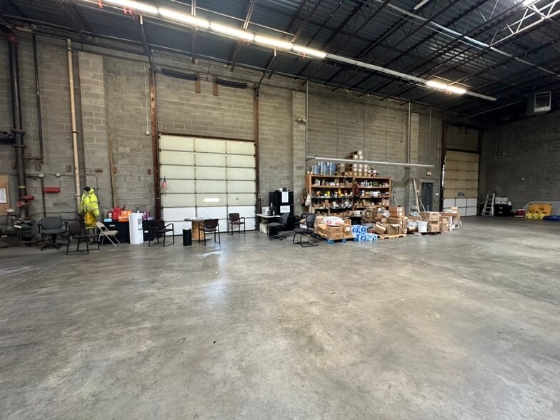More Photos Of 9110 Edgeworth Dr, Capitol Heights Warehouse For Lease