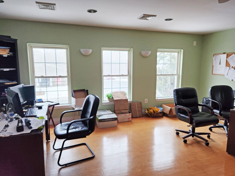 More Photos Of 4700 Erie St, College Park Office For Sale