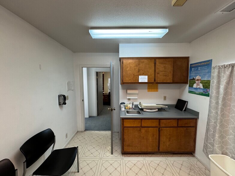More Photos Of 221 G St, Porterville Medical For Sale