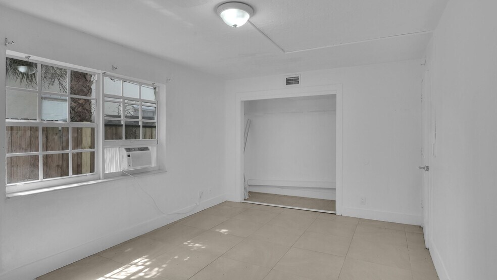 More Photos Of 715 Washington Ave, Lake Worth Apartments For Sale