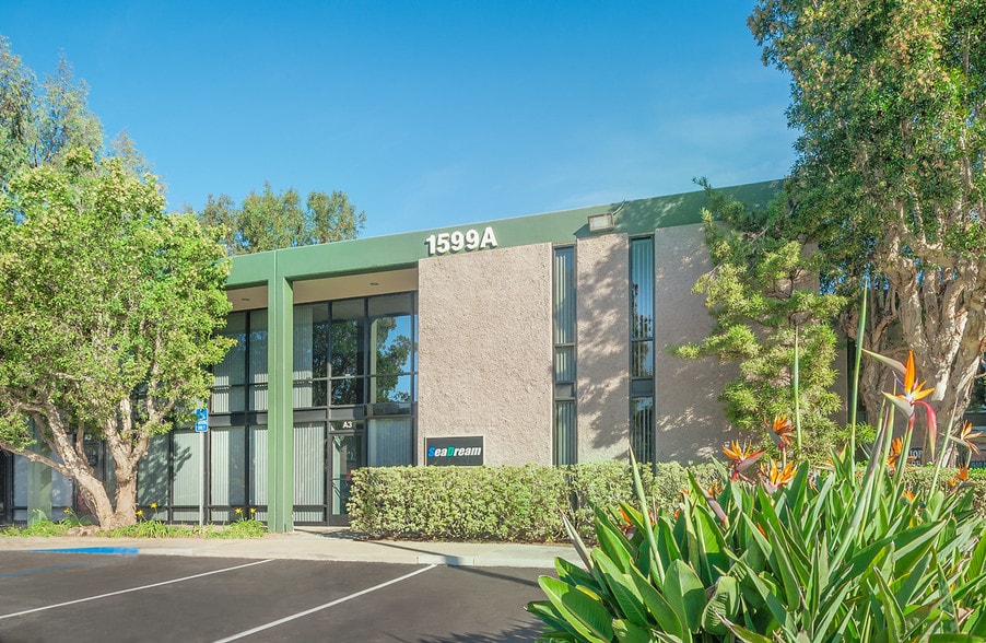 More Photos Of 729 W 16th St, Costa Mesa Research And Development For Lease