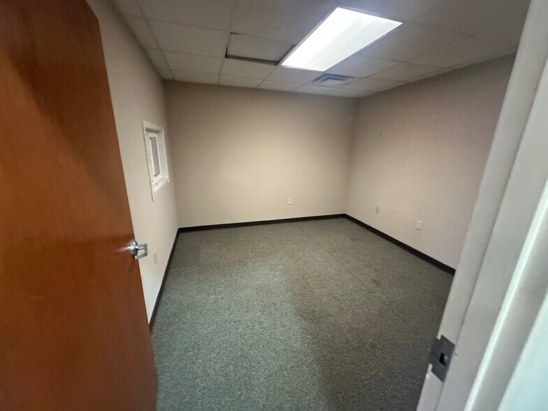 More Photos Of 6020 Parkway North Dr, Cumming Light Distribution For Lease