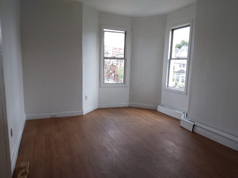 More Photos Of 661 S 18th St, Newark Apartments For Sale