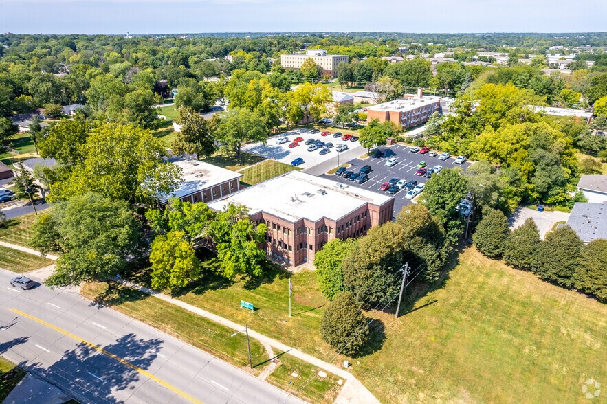 More Photos Of 1001 Grand Ave, West Des Moines Office For Lease