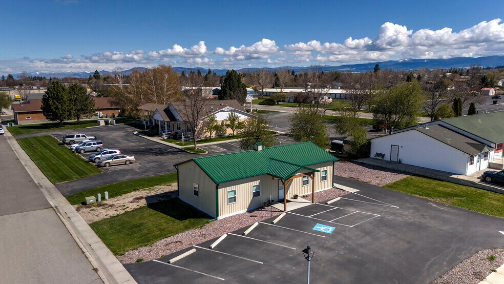 More Photos Of 115 Valley View St, Stevensville Restaurant For Sale