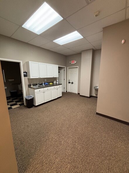 More Photos Of 108 Oak Park Dr, Irmo Office For Lease