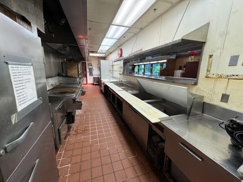 More Photos Of 909 Union Ave, New Windsor Township Restaurant For Lease