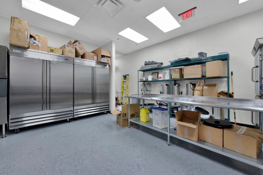 More Photos Of 2017-2035 Polaris Pky, Columbus Storefront For Lease