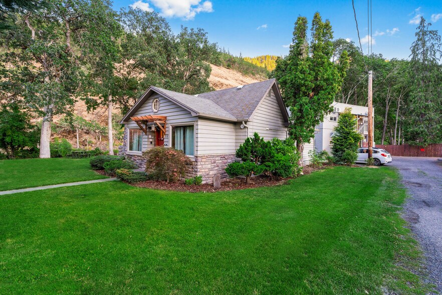 More Photos Of 218 2nd St, Klickitat Hotel For Sale