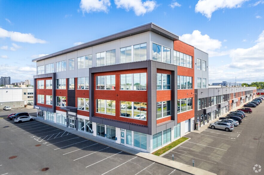 Primary Photo Of 4700-4762 Louis-B.-Mayer Rue, Laval Showroom For Sale