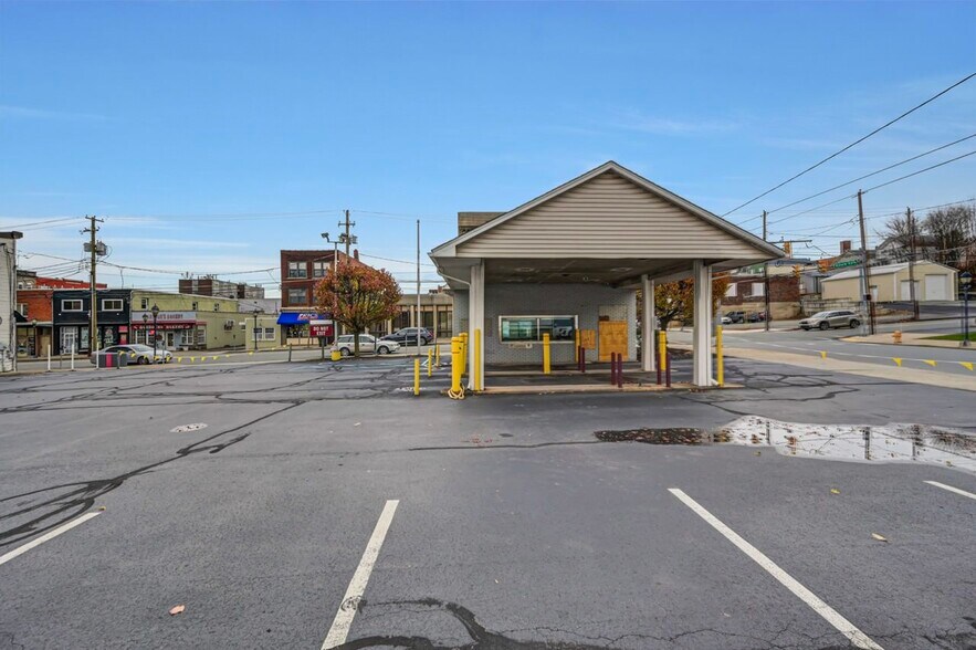More Photos Of 67 Salem Ave, Carbondale Storefront Retail Office For Sale