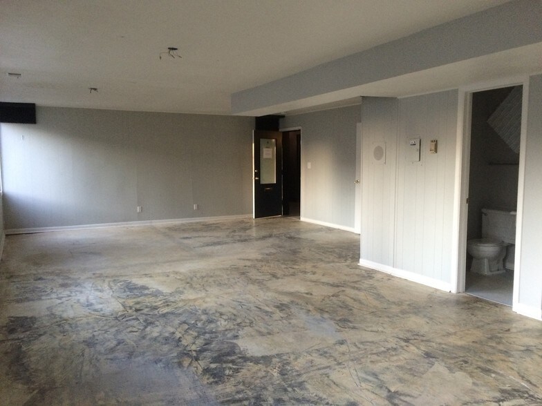 More Photos Of 740 E 52nd St, Indianapolis Office For Lease