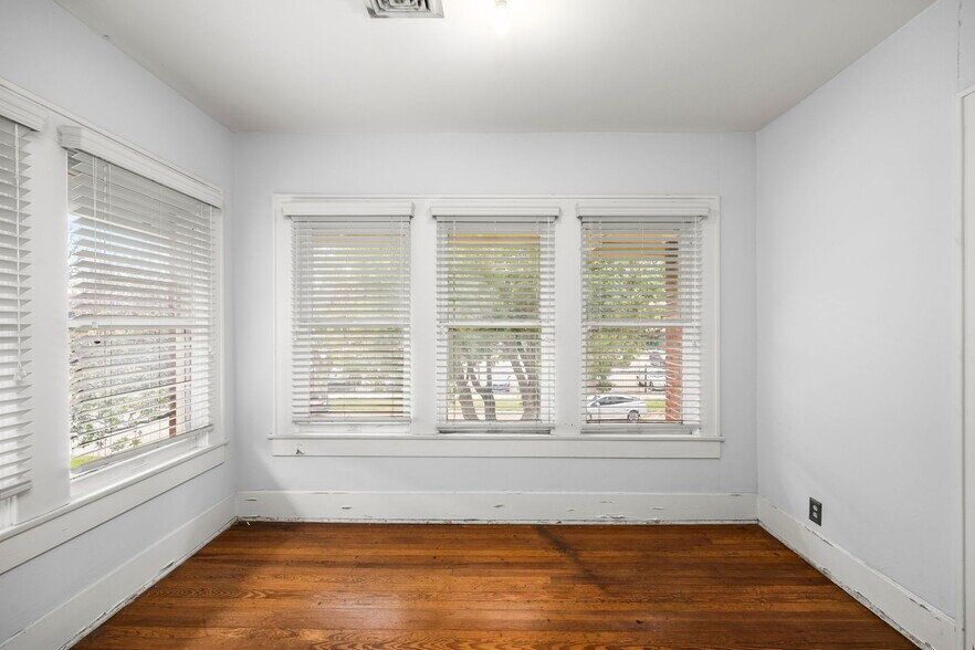 More Photos Of 708 Sul Ross St, Houston Office Residential For Sale