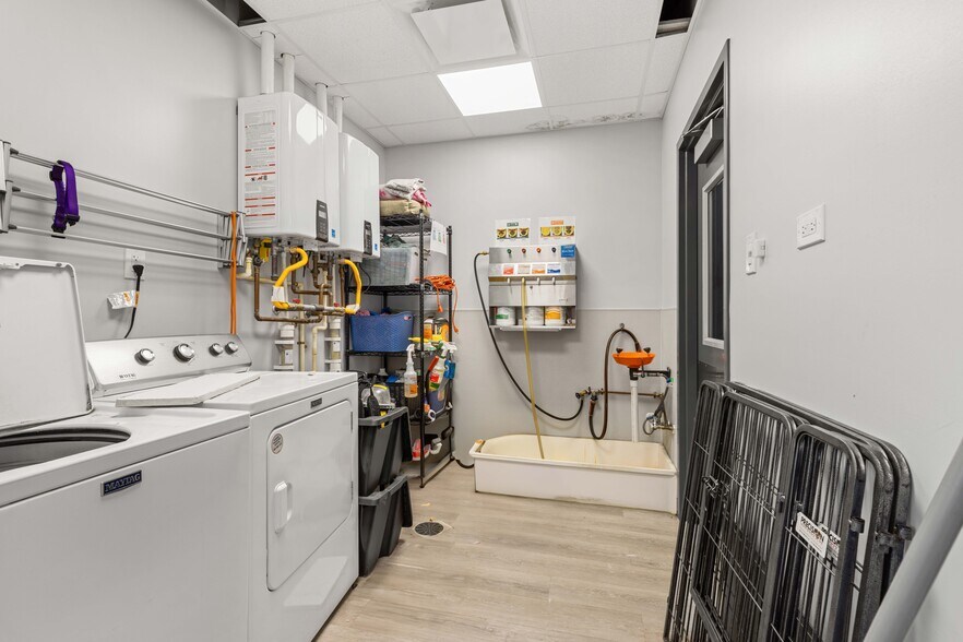 More Photos Of 6015 Fairmont Pky, Pasadena Freestanding For Lease