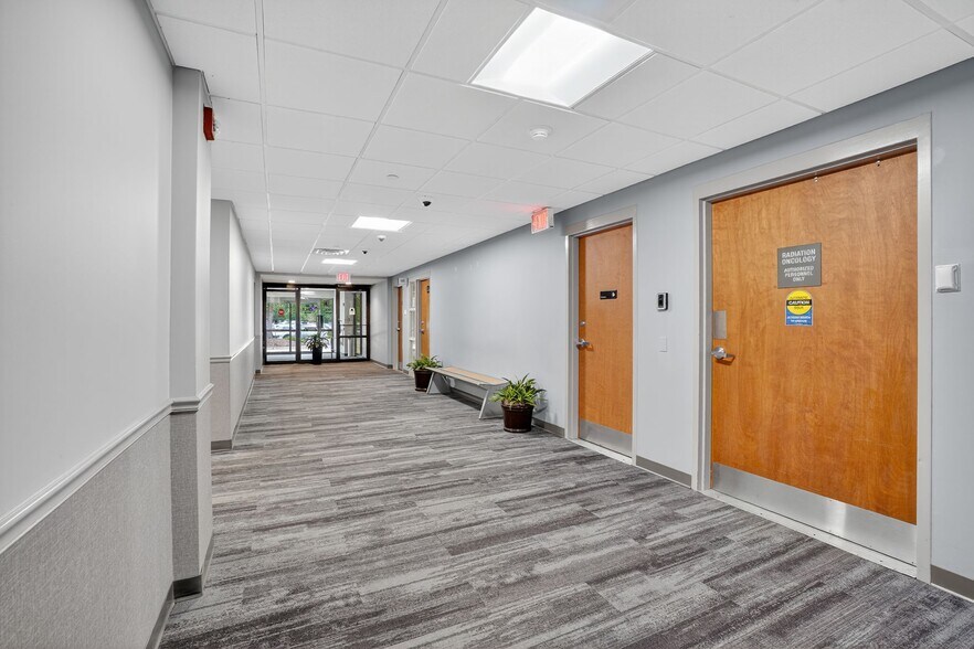 More Photos Of 890 S Garfield Ave, Libertyville Medical For Lease