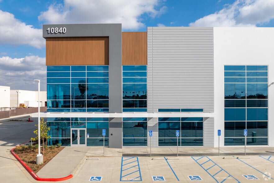 More Photos Of 10840 Norwalk Blvd, Santa Fe Springs Unknown For Lease