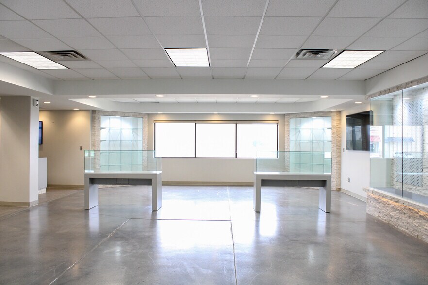 More Photos Of 4121 S 72nd Ave, Tulsa Service For Sale