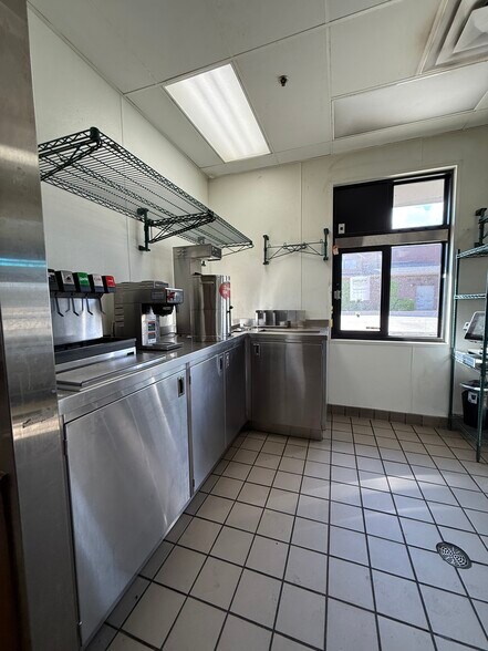 More Photos Of 4104 W Interstate 40, Amarillo Freestanding For Lease