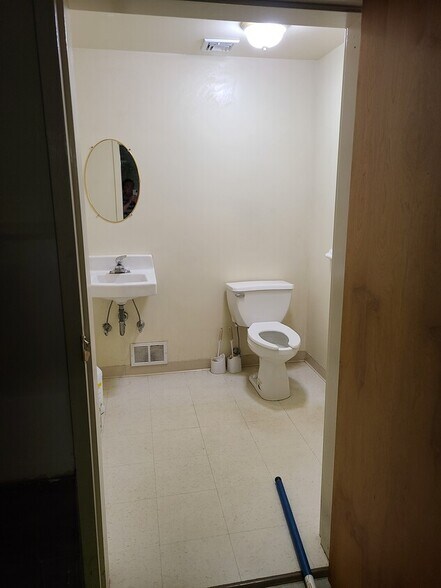 More Photos Of 3676 Crescent Ct E, Whitehall Warehouse For Lease