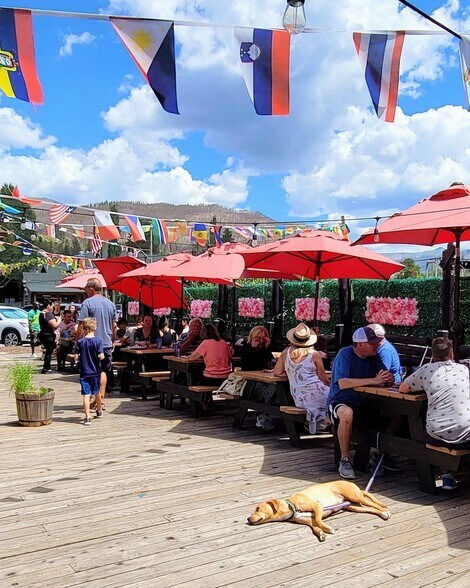 More Photos Of 1000 Grand Ave, Grand Lake Restaurant For Sale