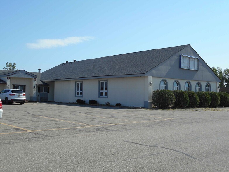 More Photos Of 1915 Highway 59 S, Thief River Falls Hotel For Sale