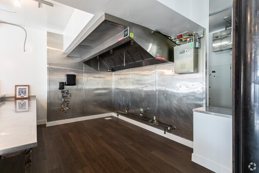 More Photos Of 495 E 600 N, Provo General Retail For Lease