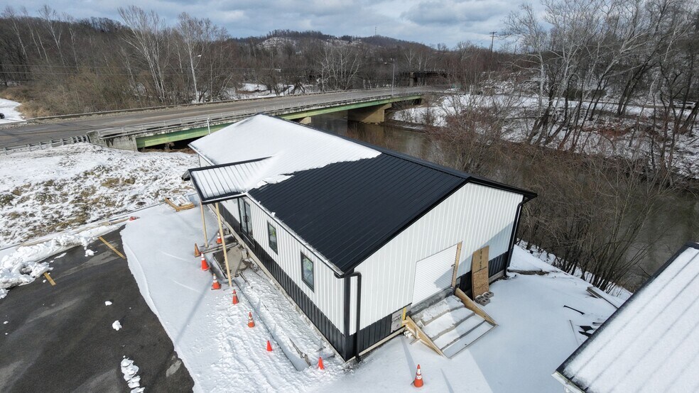 More Photos Of 6433, Barboursville Freestanding For Lease