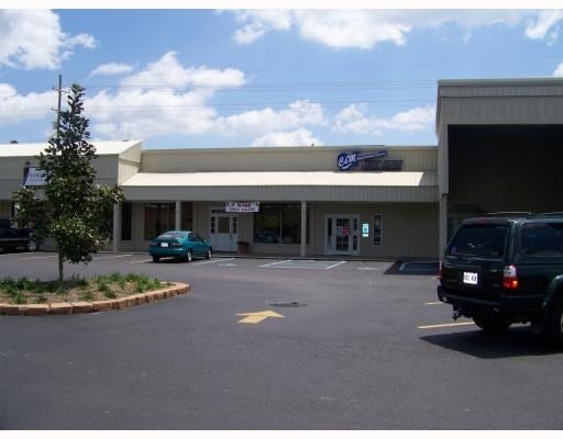 1645-1735 N Cswy Blvd  