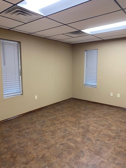 More Photos Of 2500 S Vermont Ave, Oklahoma City Warehouse For Lease