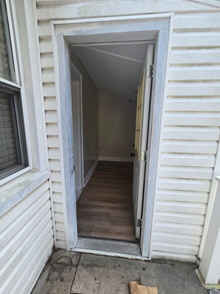 More Photos Of 7247 Amboy Rd, Staten Island Office Residential For Lease