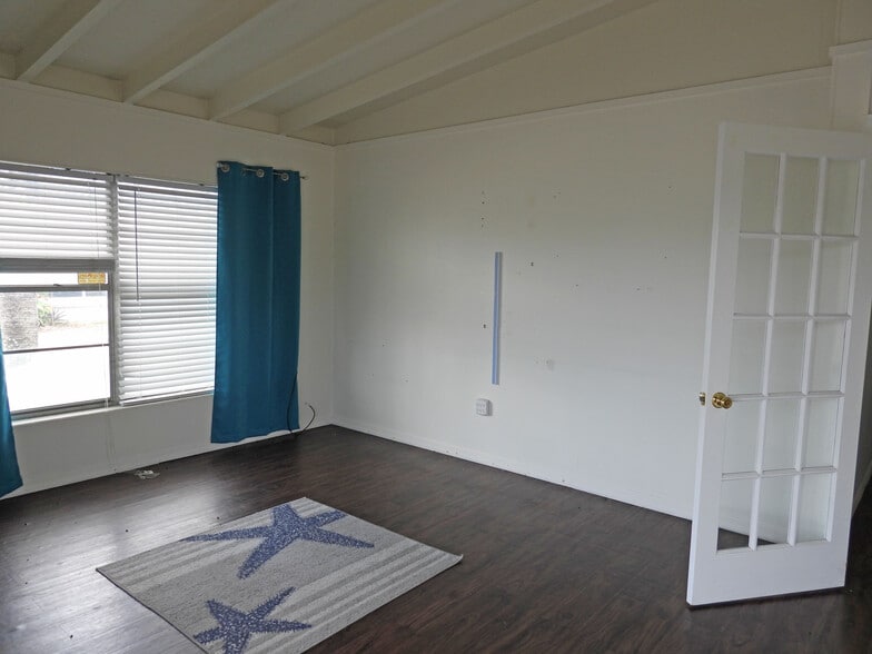 More Photos Of 2261 Sarno Rd, Melbourne Office Residential For Sale