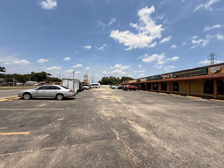 More Photos Of 1310-1312 N Wayside Dr, Houston Restaurant For Lease