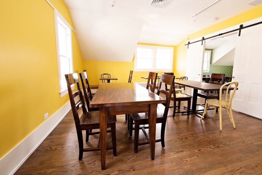 More Photos Of 318 S 3rd St, Geneva Freestanding For Lease